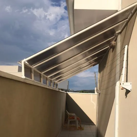 Cobertura de Policarbonato Alveolar em Atibaia SP Cobertura de Policarbonato Alveolar em Atibaia SP — Cobertura em área de piscina