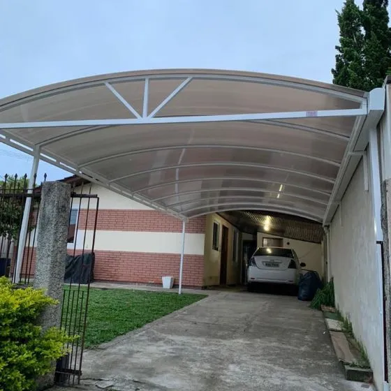Cobertura de Policarbonato Alveolar em Atibaia SP Cobertura de Policarbonato Alveolar em Atibaia SP — Instalação em fachada comercial