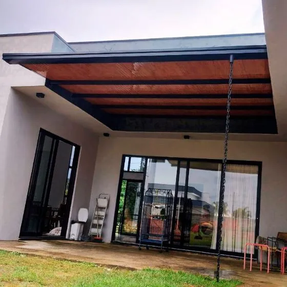 Cobertura de Telha Forro Amadeirado em Atibaia SP Cobertura de Telha Forro Amadeirado em Atibaia SP — Cobertura com estrutura metálica reforçada