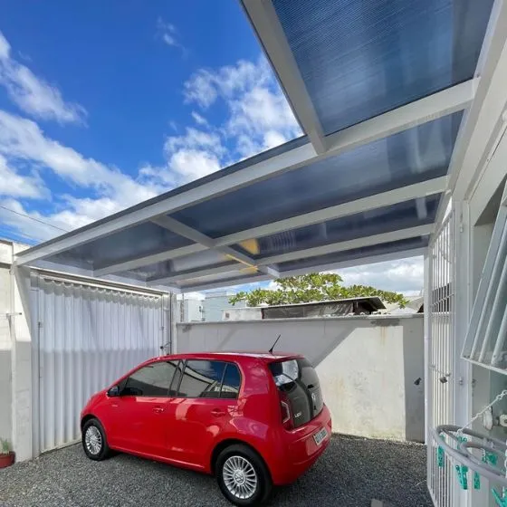 Pergolado de Alumínio com Policarbonato em Atibaia SP Pergolado de Alumínio com Policarbonato em Atibaia SP — Instalação em garagem residencial