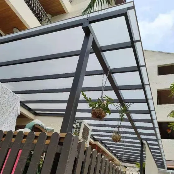 Pergolado Fixo de Ferro em Atibaia SP — Instalação em garagem residencial