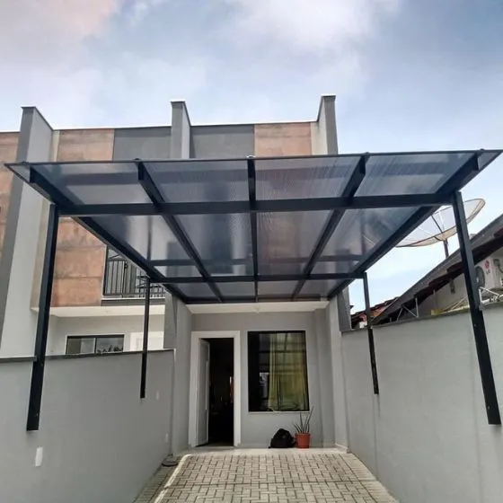 Pergolado Fixo de Ferro em Atibaia SP — Instalação em fachada comercial