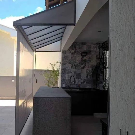 Toldo Cortina Fechamento Vertical em Atibaia SP — Instalação em garagem residencial