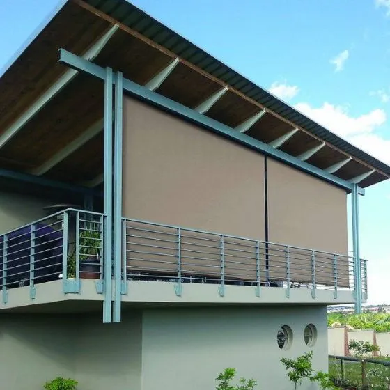 Toldo Cortina Fechamento Vertical em Atibaia SP — Cobertura com calha lateral para escoamento