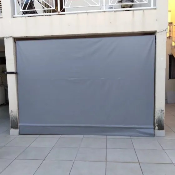 Toldo Cortina Fechamento Vertical em Atibaia SP — Instalação em fachada comercial